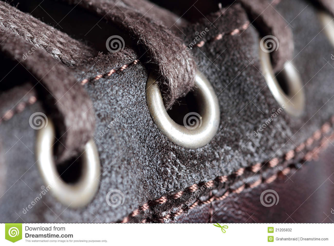 detalle-de-los-remaches-y-de-los-cordones-del-zapato-21205832.jpg