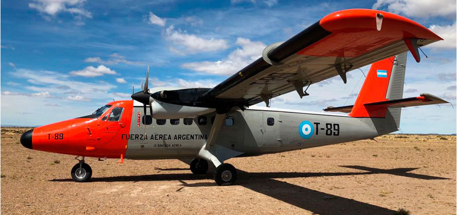 DHC-6_Twin_Otter_de_LADE_en_R%C3%ADo_Mayo.jpg
