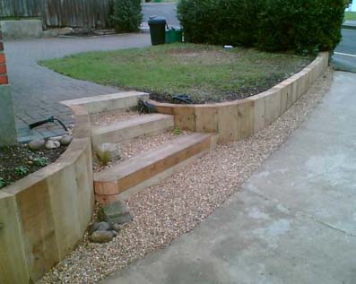 Eddie_Mackintosh_s_landscaping_with_railway_sleepers_etc_Photo_15_WEB.jpg