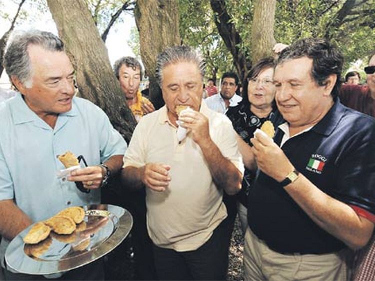 EMPANADAS-BARRIONUEVO-MEDIODIA-DUHALDE-DIPUTADO_CLAIMA20110120_0086_8.jpg