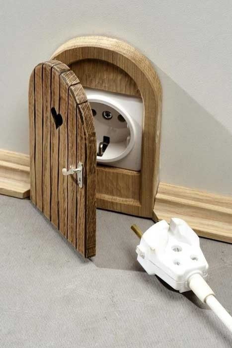 enchufe-puerta-raton.jpg