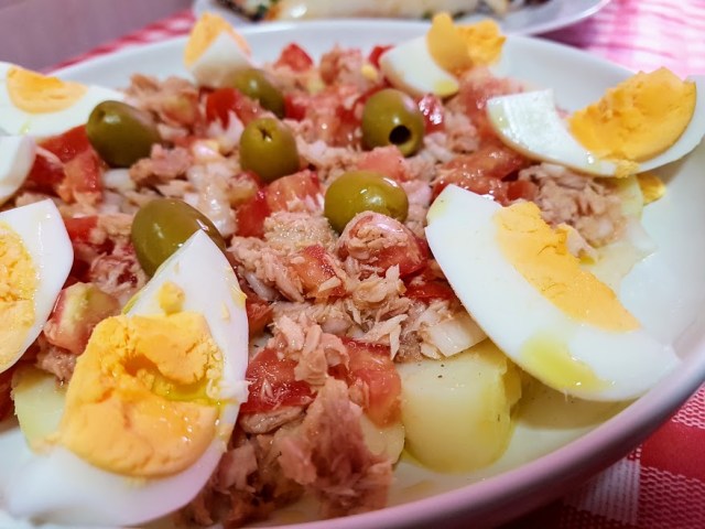 ensalada-de-patata-y-atun.jpg