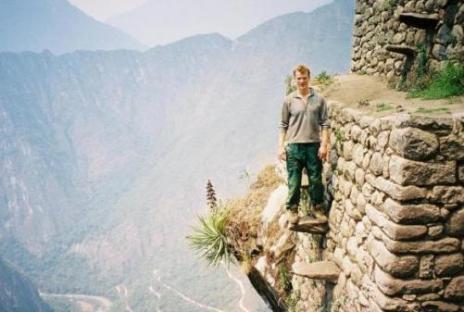 Escaleras-flotantes-en-el-camino-del-inca.jpg