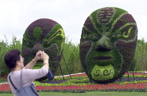 escultura 'Las máscaras de Pekín'.jpg