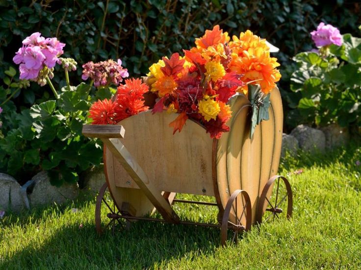 f1f918b7aff623bbddf857130af570cc--wheelbarrow-buggies.jpg