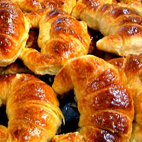 facturas-medialunas-de-manteca.jpg