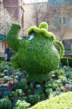 fad7cd39a9c62327836ee0fc2e1b2fe3--topiary-garden-topiaries.jpg