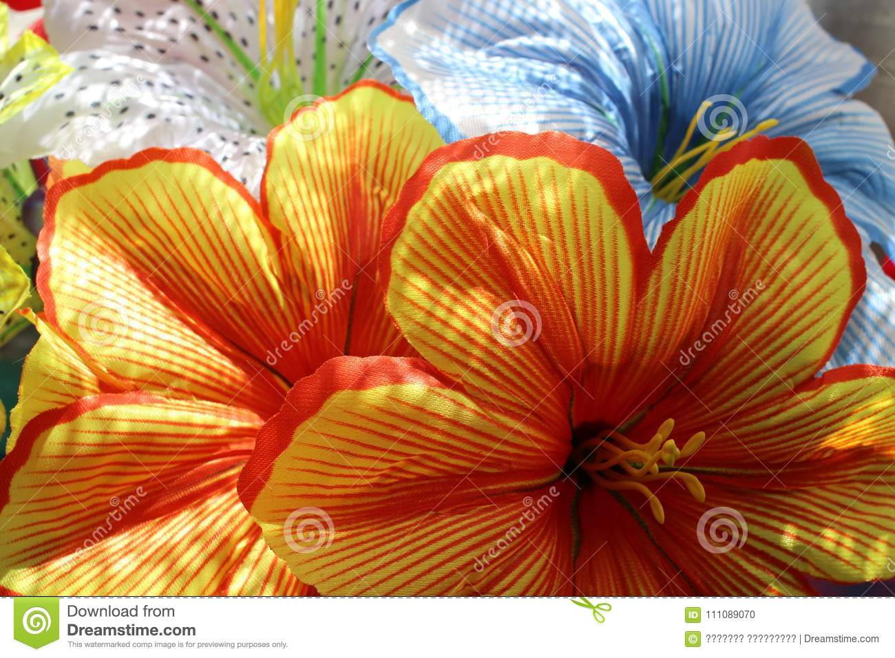 flores-grandes-tres-111089070.jpg