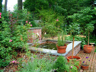 formal-pond-fountain.jpg