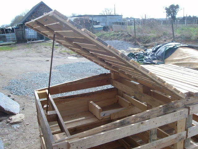 gallinero+palet1.jpg