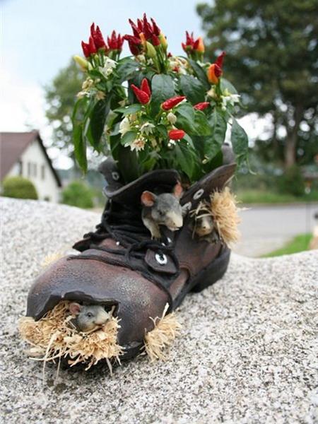 Hacer-macetas-con-zapatos-viejos-2-Custom.jpg