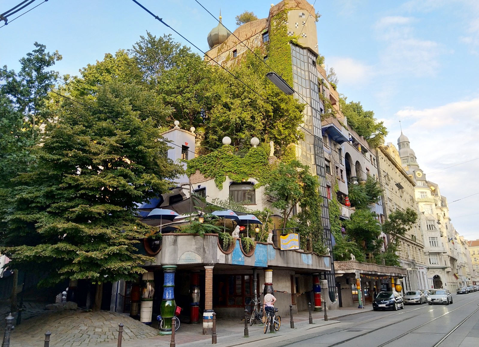 Hundertwasserhaus_%28Vienna%2C_Austria%29_%28Wien%2C_Itävalta%29_2018_08.jpg