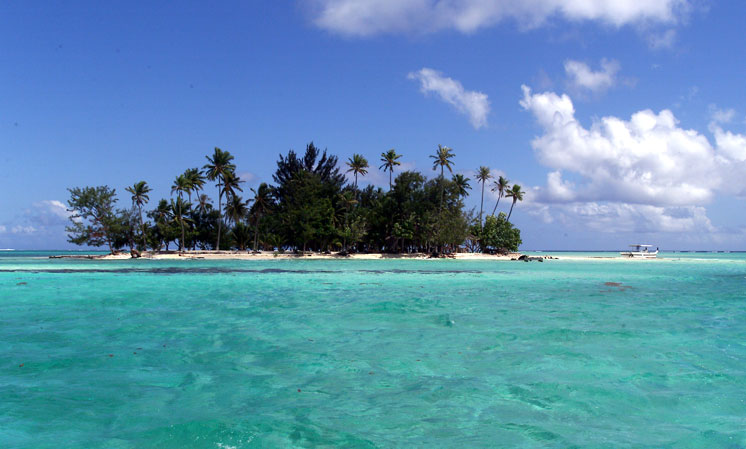 island_in_lagoon.jpg