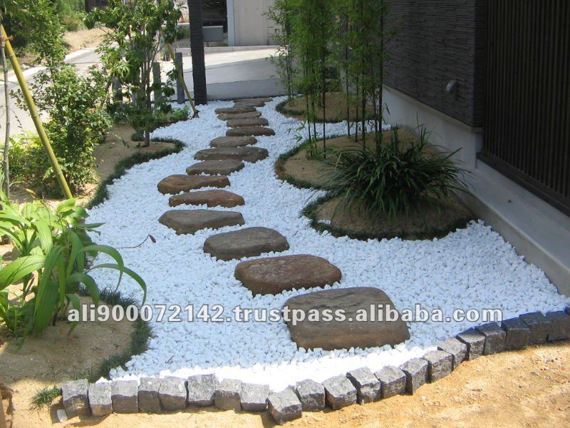Japanese_stone_ornaments_gardening_material.jpg