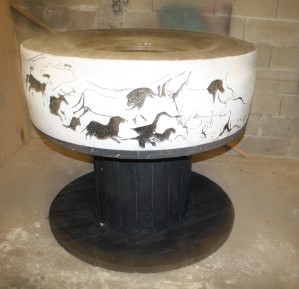 Jardiniere-table-geante-en-pneu.JPG