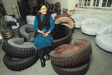 junk_furniture_1_20040322.jpg