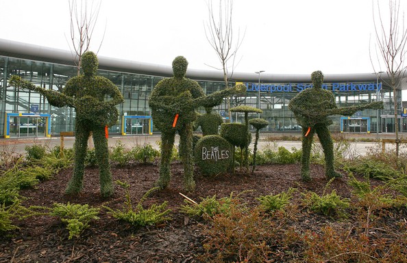 Life+Size+Topiary+Figures+Beatles+Put+Display+v3PH7bAni-2l.jpg