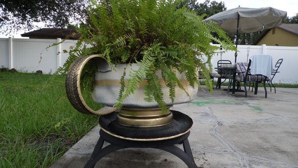 macetero-taza-para-jardin-con-neumaticos-reciclados.jpg
