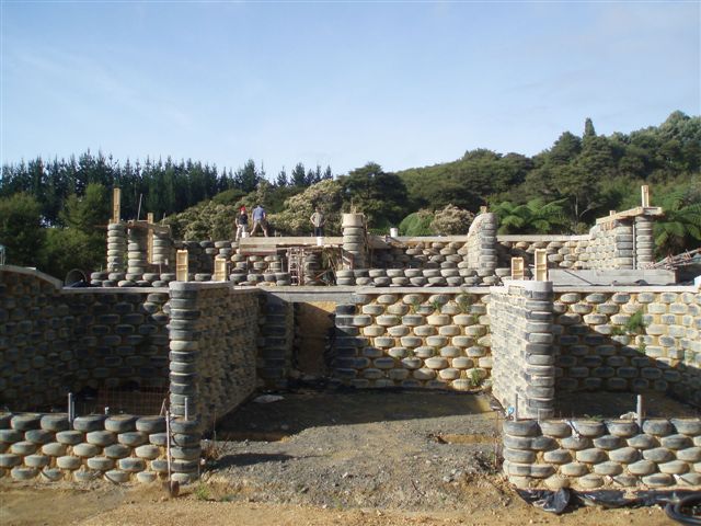 maison%20en%20pneus.JPG
