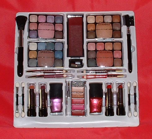 makeupkitsmallb2004.jpg