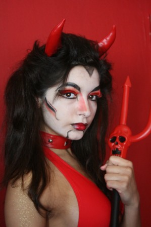 maquillaje-de-diablita2.jpg