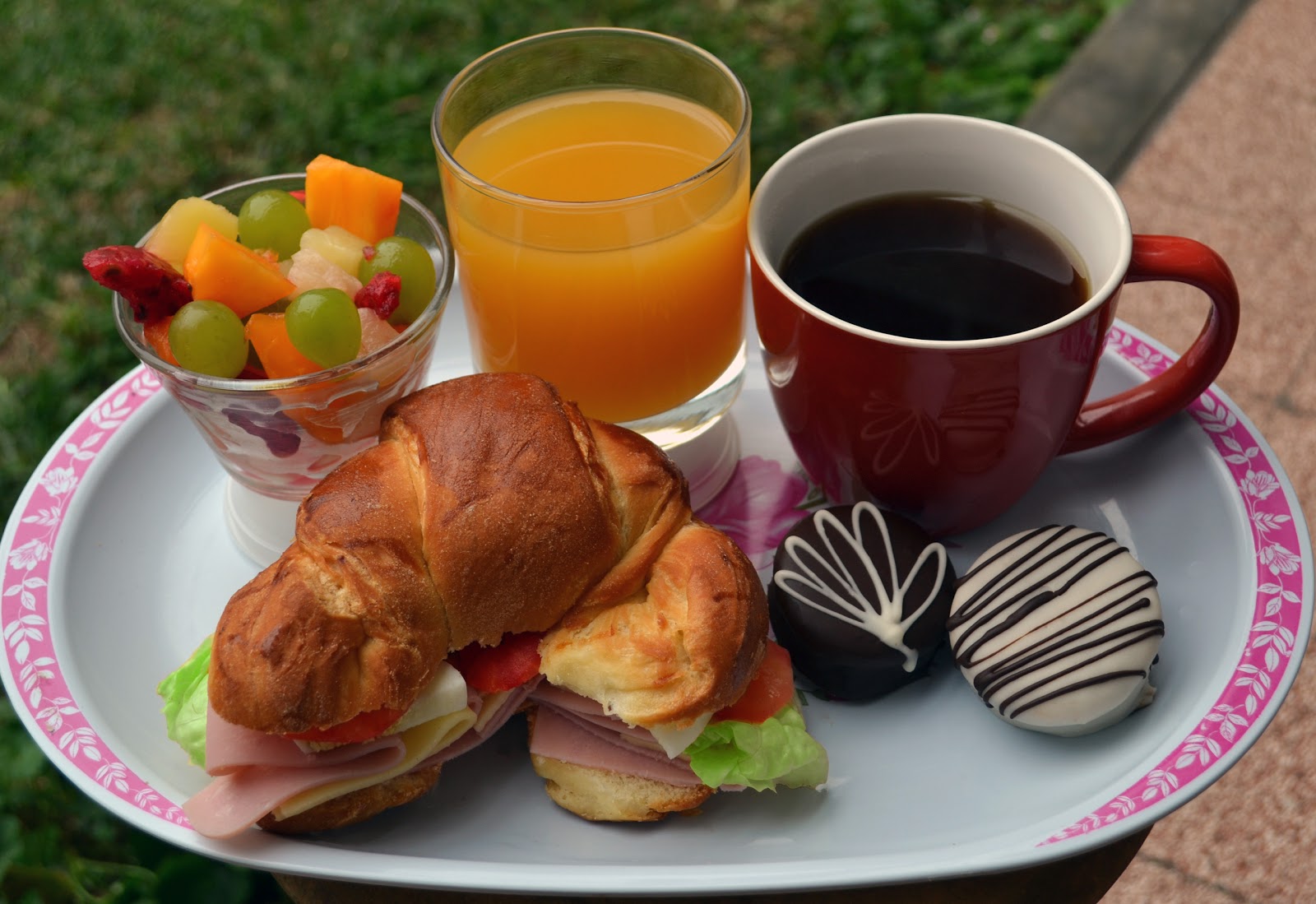 medialunas+desayuno.jpg
