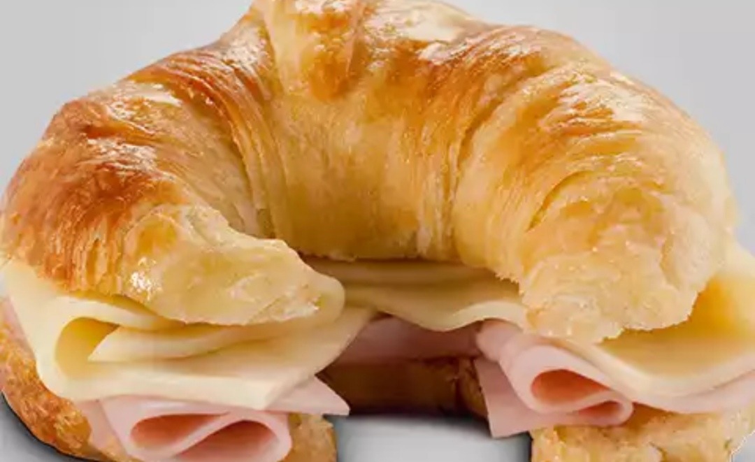 medialunas-rellenas-de-jamon-y-queso-20-unidades-catering-D_NQ_NP_740803-MLA26647827390_012018-F.jpg