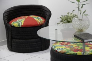 mesa-e-poltrona-chiquita-bacana1.jpg