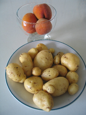 Mi_cosecha_de_melocotones_y_patatas.jpg