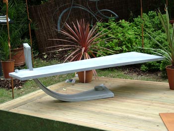 modern-urban-garden-bench.jpg