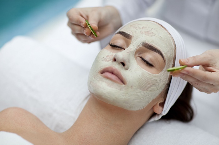 Mujer-con-mascarilla.jpg