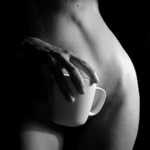 mujer_desnuda_tomando_te.jpg