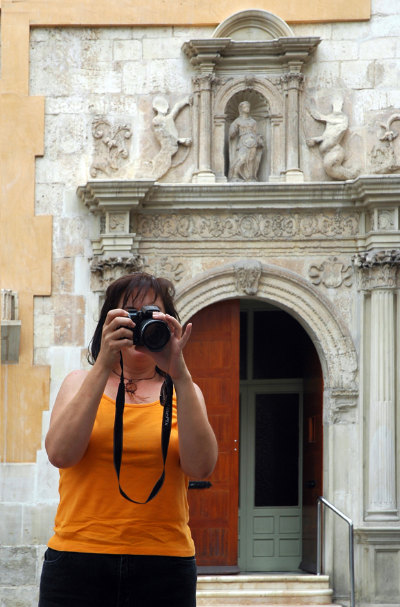 neus%20haciendo%20fotos.jpg