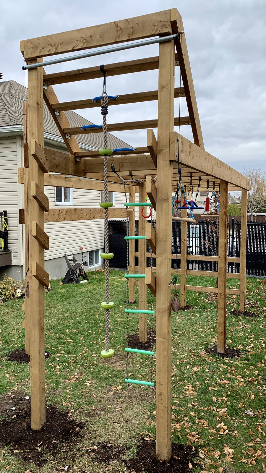 ninja-warrior-backyard-quebec-03.jpg