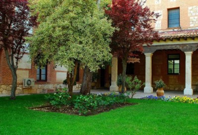 normal_26jardin_interior_rectorado-%20univ.alcala.jpg