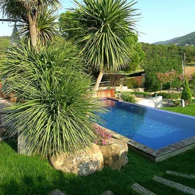 normal_piscina%20con%20rocalla.jpg