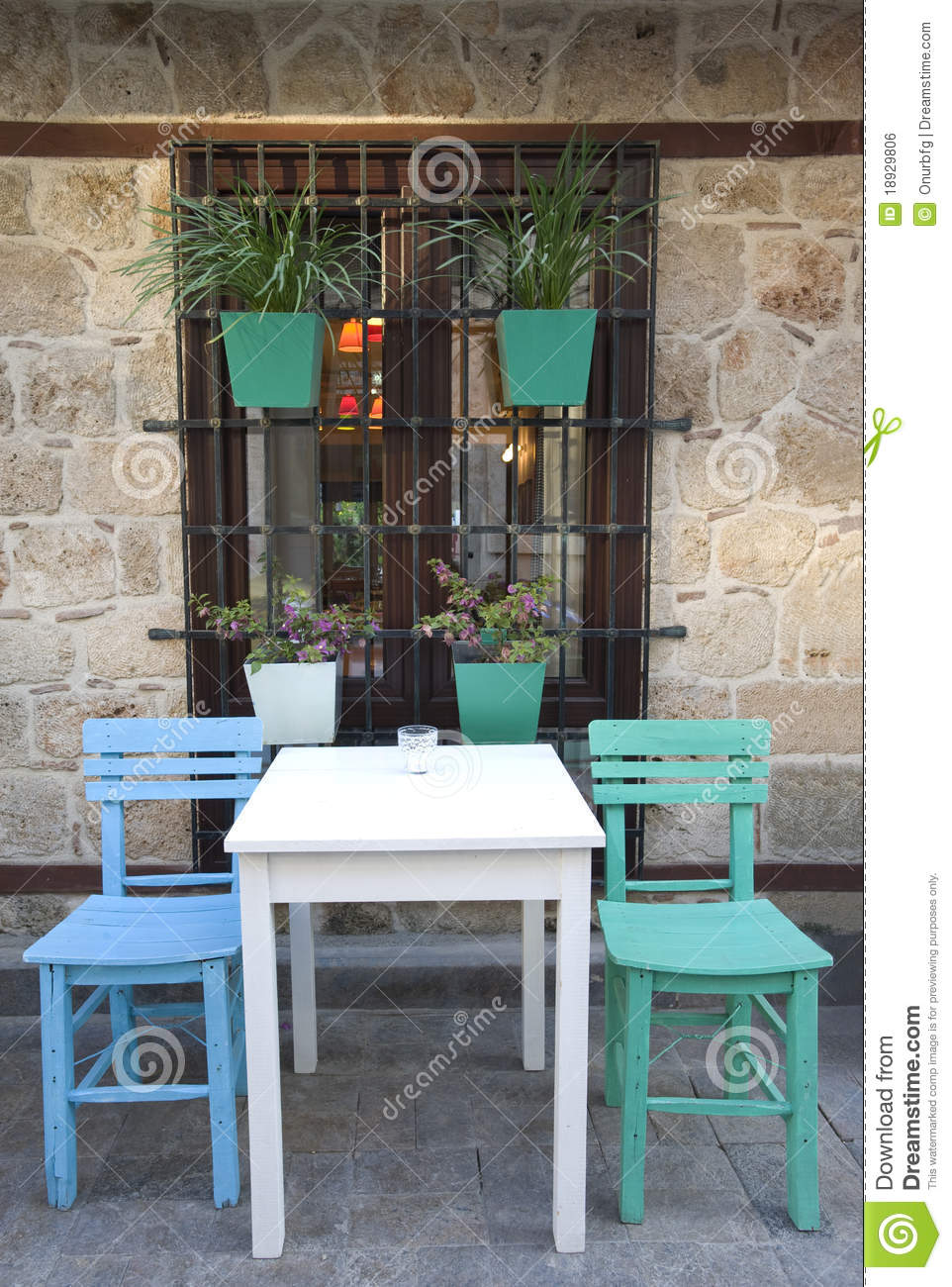 old-mediterranean-restaurant-18929806.jpg