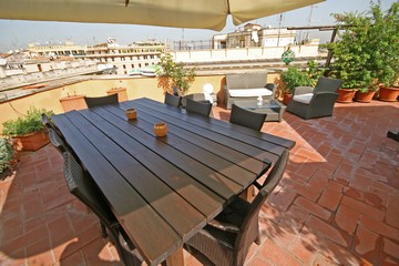opt1207043692i.jpg