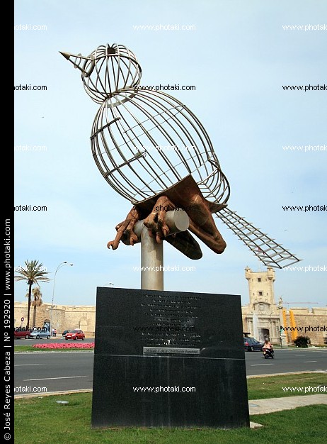 pajaro-jaula-homenaje-a-la-constitucion-de-1978-cadiz_192920.jpg