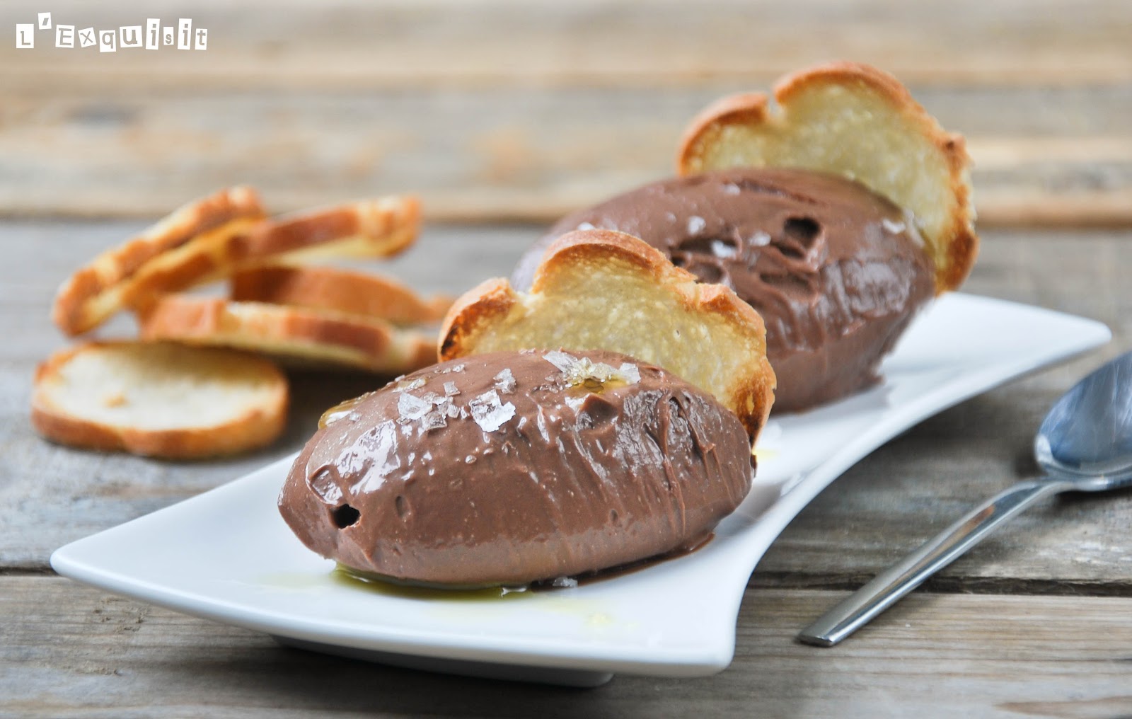 Pan+con+chocolate,+aceite+y+sal.jpg
