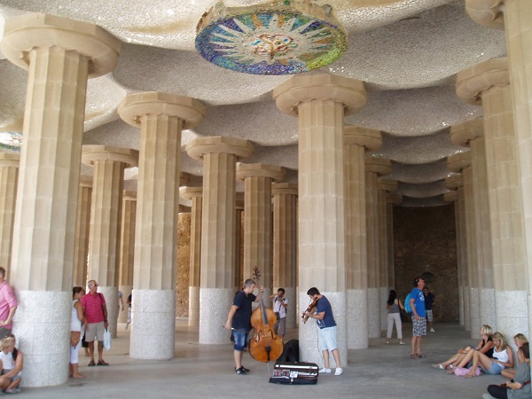 park-guell-column-room-gd.jpg