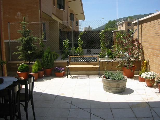 Patio%20entrada%202005%2010.jpg