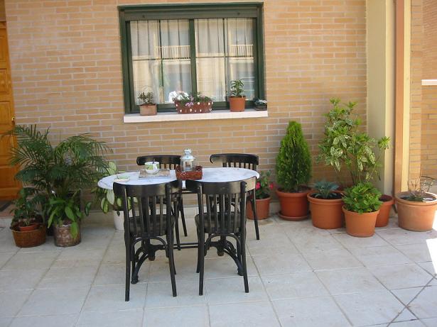 Patio%20entrada%202005%2011.jpg