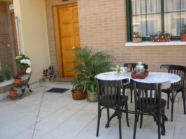 Patio%20entrada%202005%2012.jpg