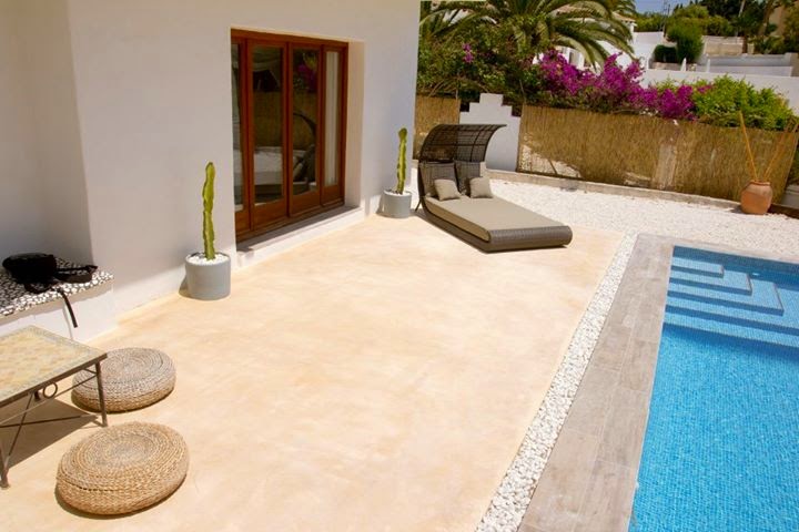 pavimento%2Bcontinuo%2Ben%2Bbeige%2Bcalle%2Bhaya%2BMoraira.jpg