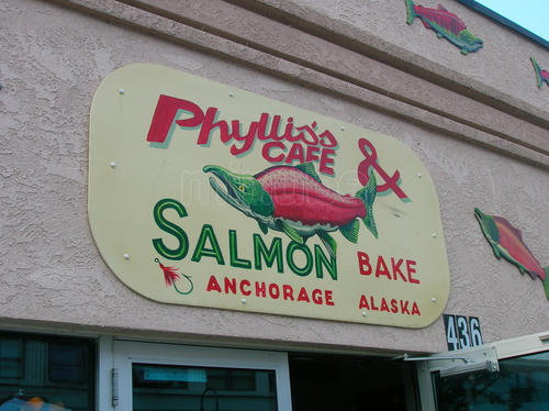 phylliss-cafe-salmon-bake_411398.jpg