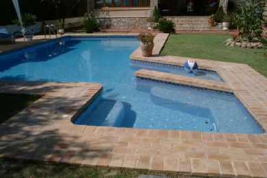 piscina_con_coronacion_especial_3.jpg