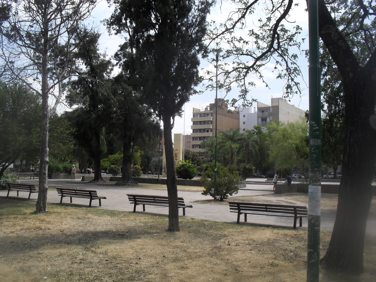 Plaza_Alberdi_%28Barrio_Gral_Paz%29.JPG