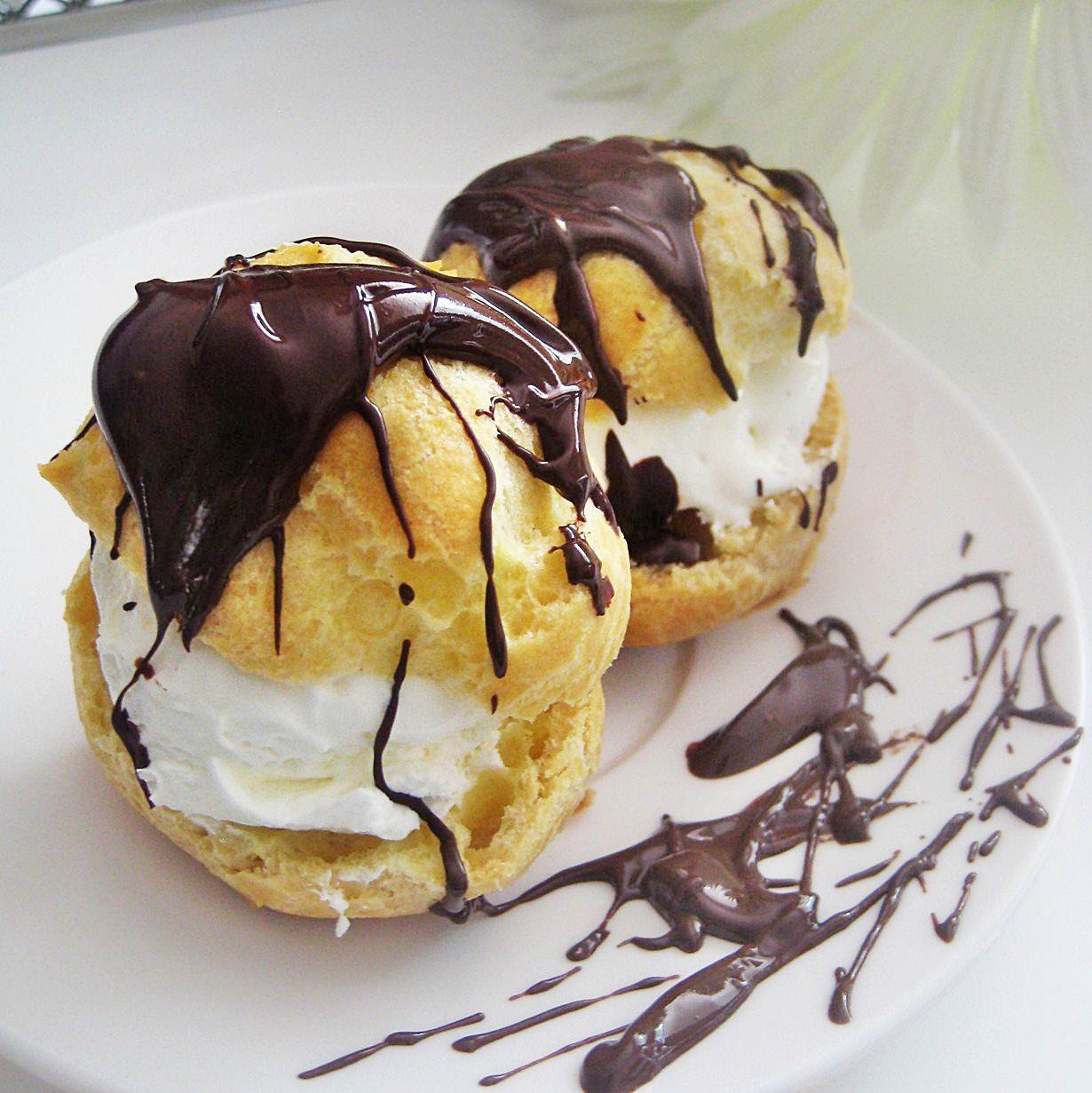 profiteroles-chocolate-y-nata.jpg