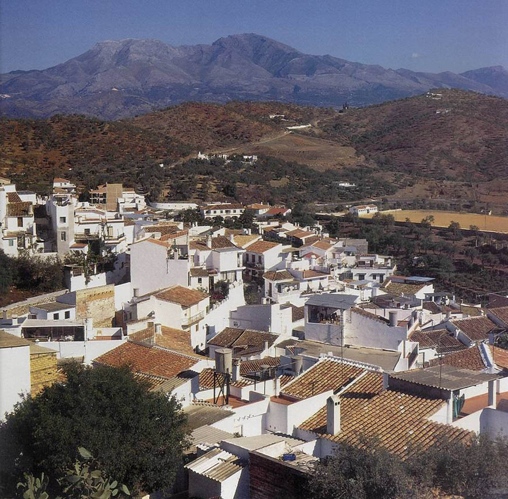 pueblos+con+encanto+en+andalucia+malaga+guaro.jpg